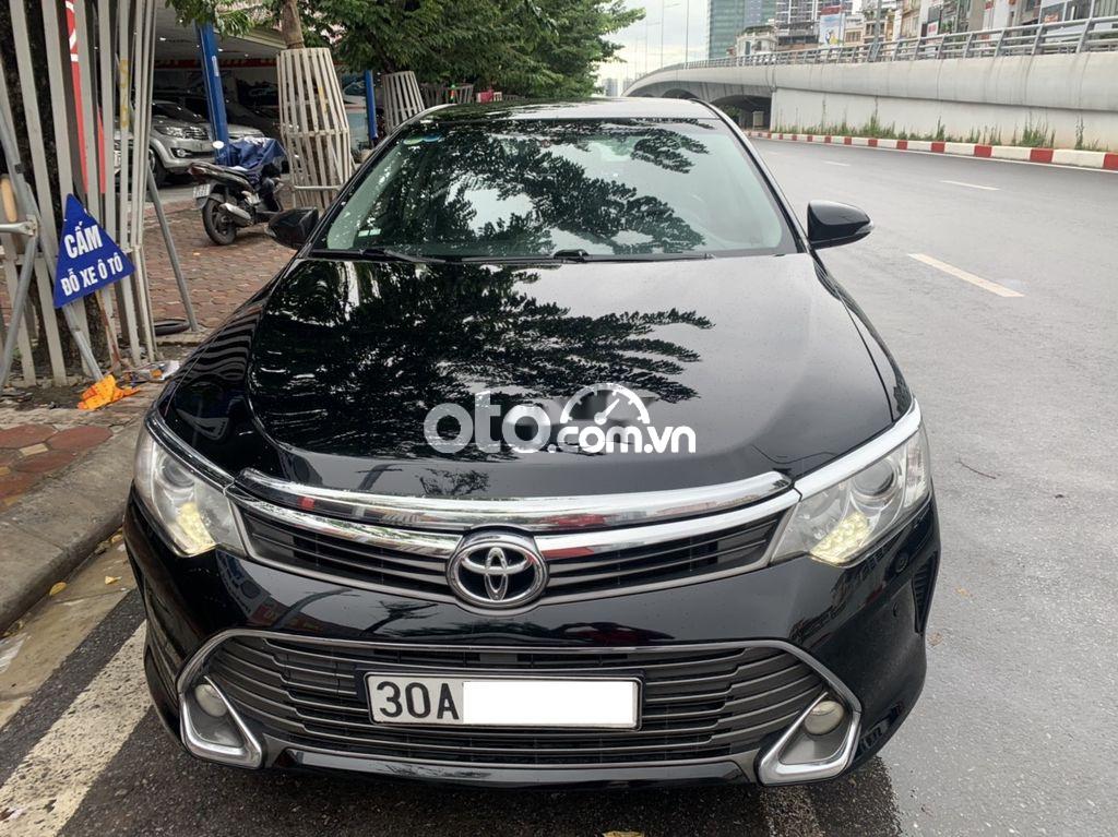 Bán ô tô Toyota Camry 2.5 Q sản xuất 2015, màu đen còn mới, giá 765tr