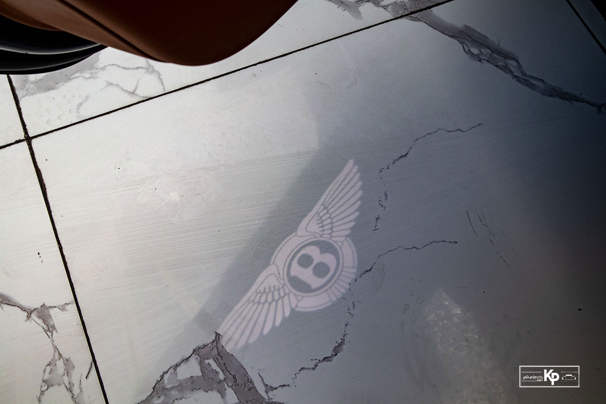 Ngắm chi tiết "hàng hiếm" Bentley Flying Spur First Edition full black tại Việt Nam a30