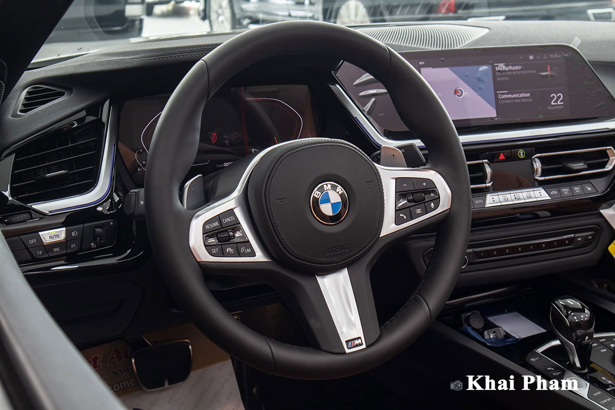 vô-lăng xe BMW Z4 sDrive30i 2021.