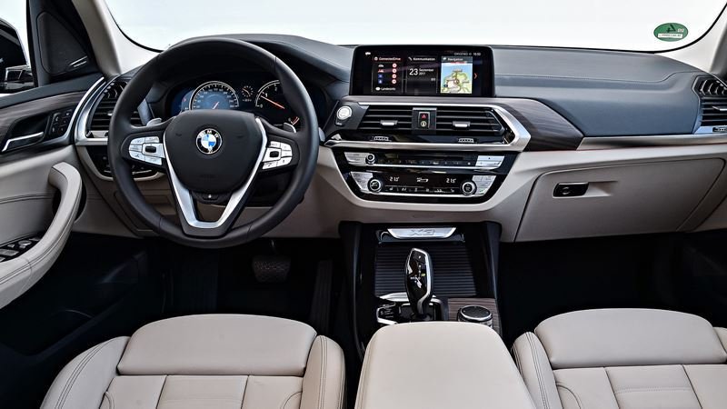 Thế mạnh của BMW X3 là trang bị tiện nghi phong phú. 1