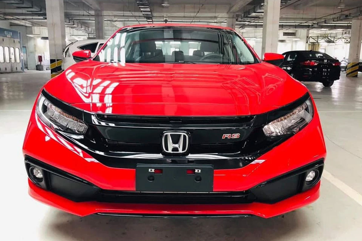 Trước thềm đón phiên bản mới, đại lý ưu đãi Honda Civic hơn trăm triệu.