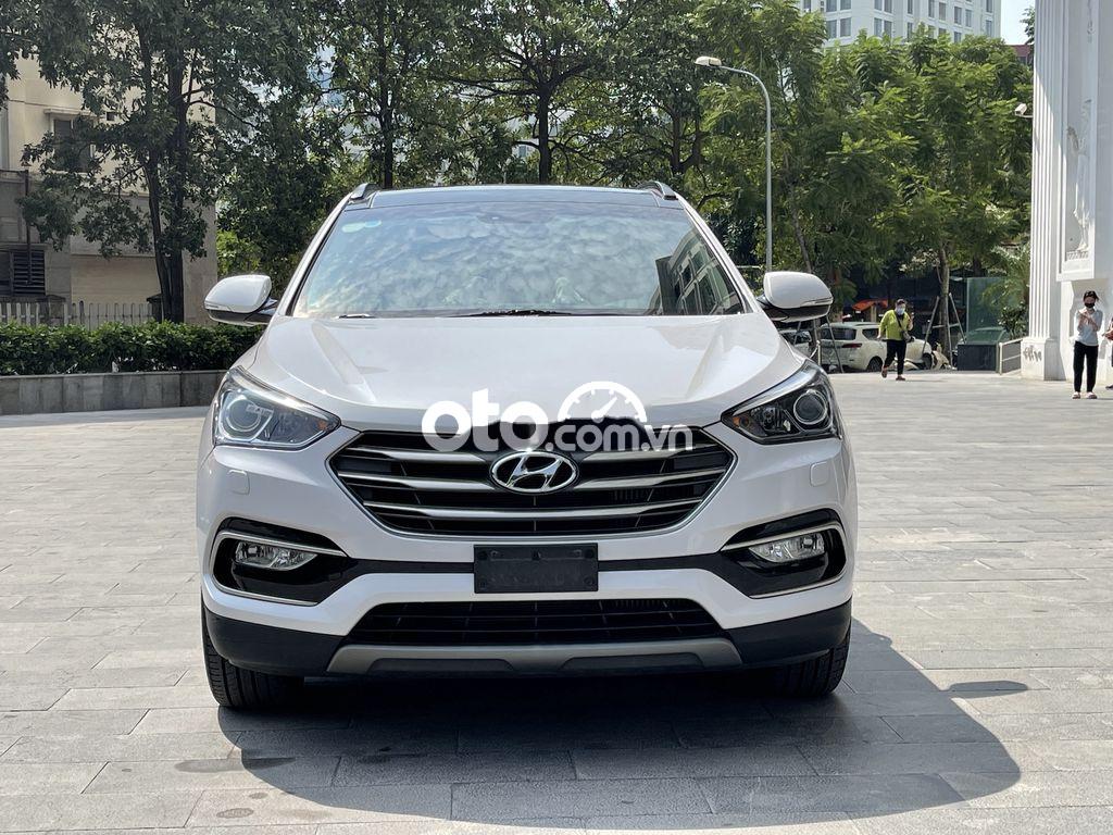 Cần bán lại xe Hyundai Santa Fe sản xuất năm 2018, màu trắng, giá chỉ 925 triệu