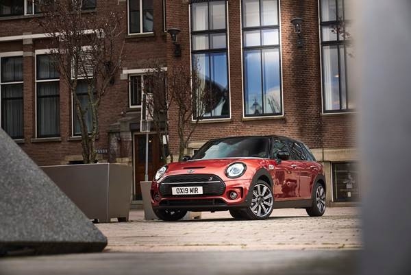 Giá lăn bánh MINI Clubman.