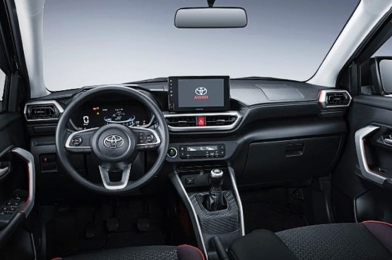 Lô xe Toyota Raize đầu tiên cập bến, số lượng hạn chế, đại lý tăng thêm 30 triệu tiền cọc a3