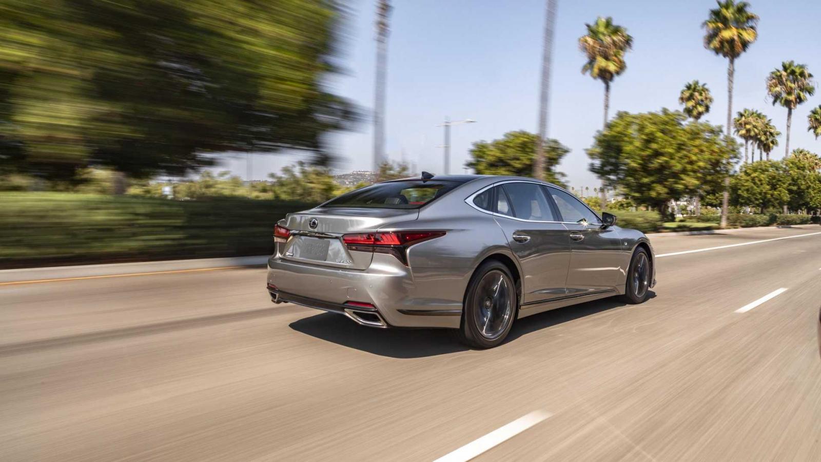 Lexus LS 2022 tập trung nâng cấp về tính năng an toàn và khả năng xử lý.