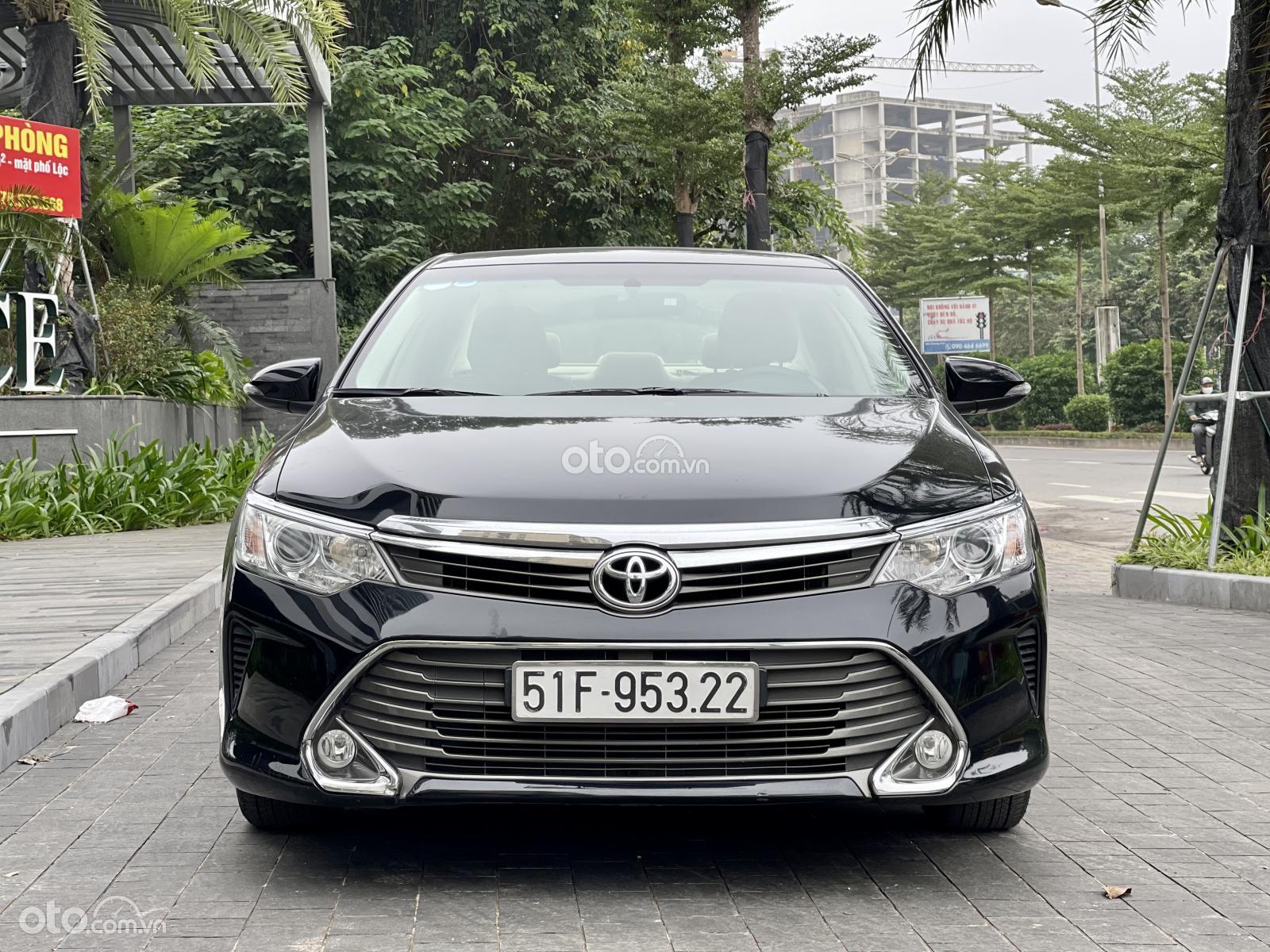 Toyota Camry 2.0 E sản xuất 2016