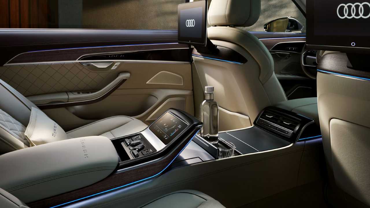 Ghế sau của Audi A8 2022.