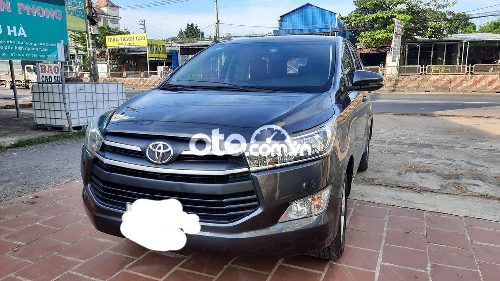 Bán xe Toyota Innova sản xuất 2018, màu đen, 520tr