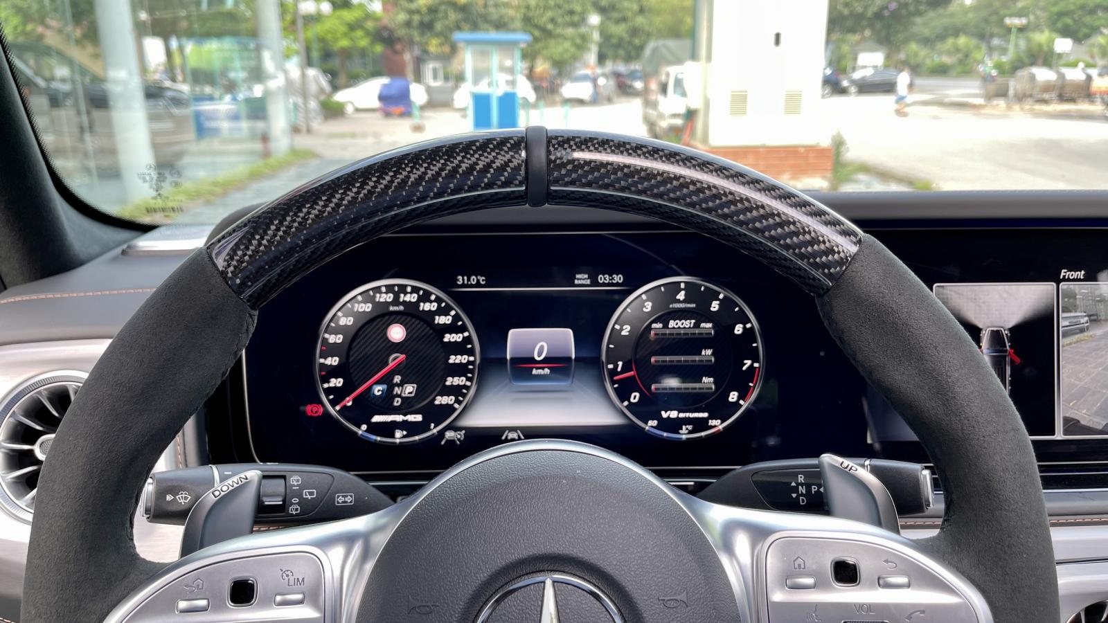 đồng hồ sau vô-lăng xe Mercedes-AMG G63.