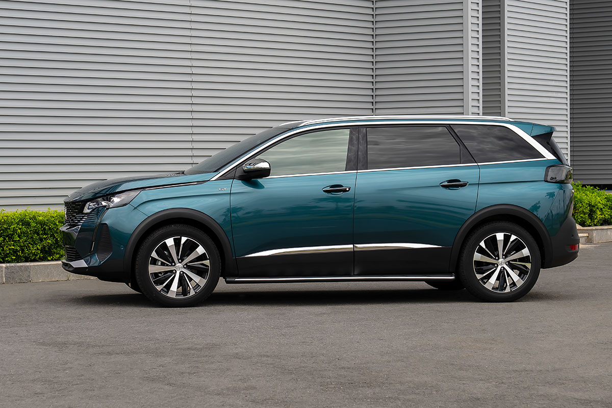 Peugeot 5008 2024: Giá xe 5008 kèm giá lăn bánh & khuyến mại (4/2024) - Peugeot 5008 2024 sẽ là sự lựa chọn hoàn hảo cho những người yêu thích sự sang trọng và tiện nghi. Đừng bỏ lỡ cơ hội sở hữu chiếc xe đẳng cấp này với giá cả phải chăng và khuyến mại hấp dẫn. Hãy cùng xem qua hình ảnh nội thất xe Peugeot 5008 để thực sự cảm nhận sự toàn diện của chiếc xe này.