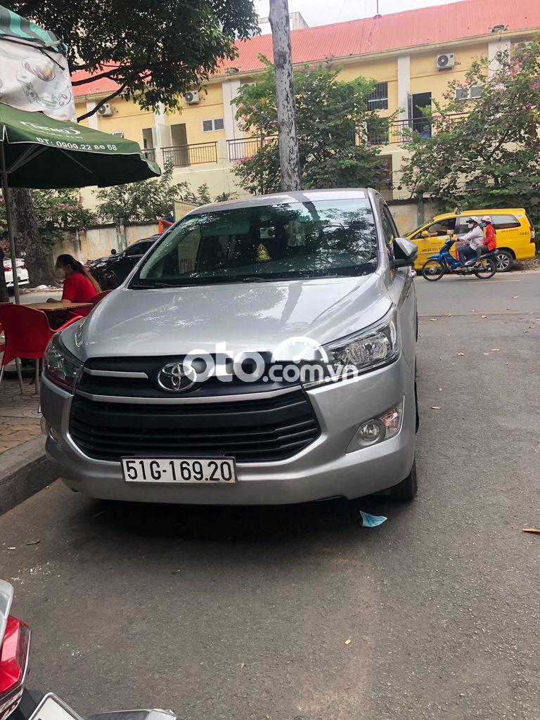 Bán xe Toyota Innova sản xuất năm 2018, màu bạc giá cạnh tranh