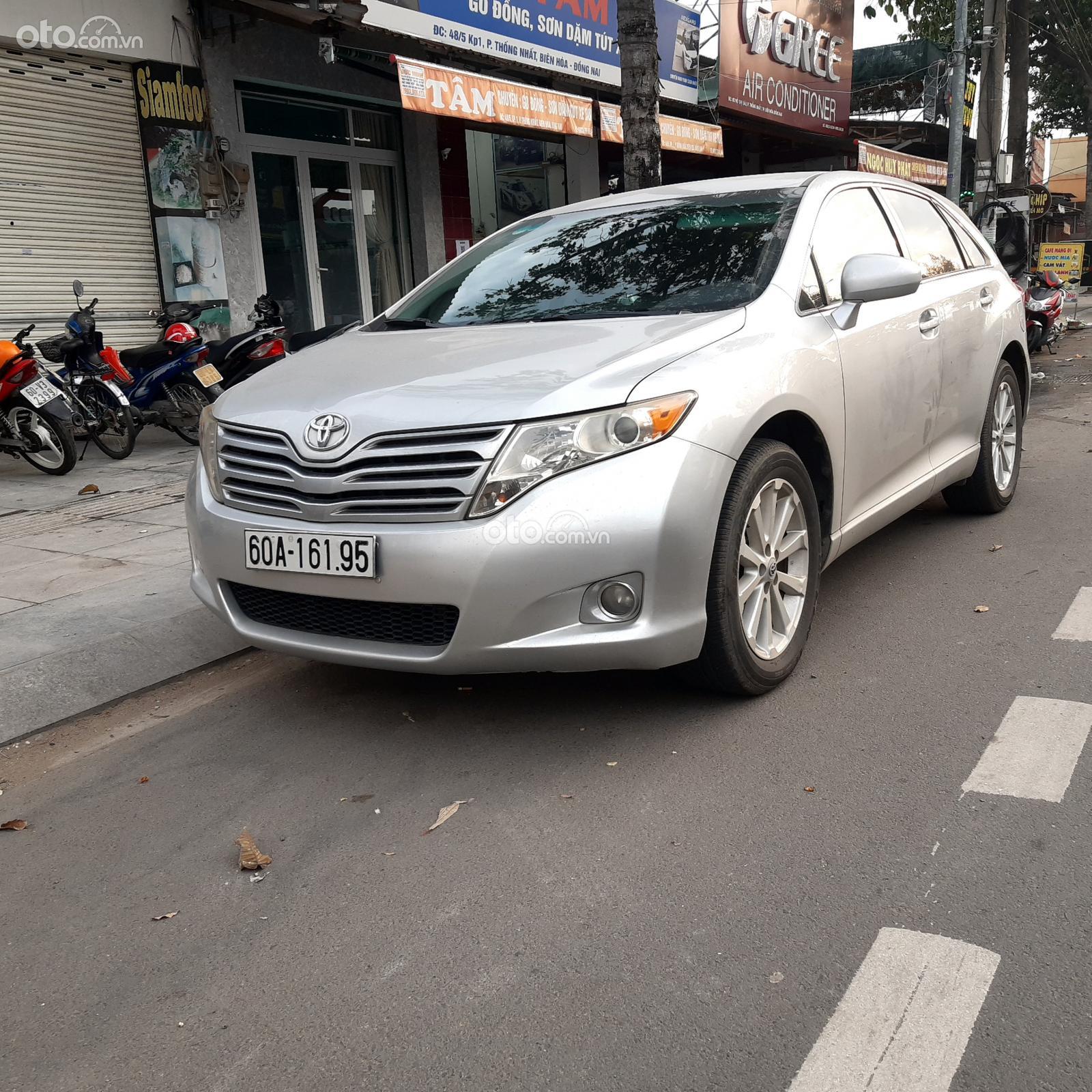 Cần bán gấp Toyota Venza sản xuất 2009, giá tốt