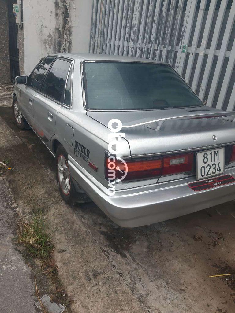 Cần bán Toyota Camry sản xuất 1987, màu bạc, nhập khẩu nguyên chiếc giá cạnh tranh