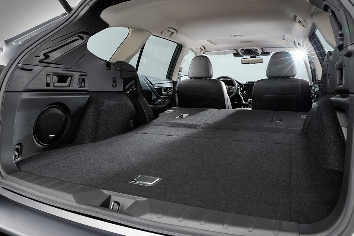 Khoang hành lý của Subaru Outback 2022.