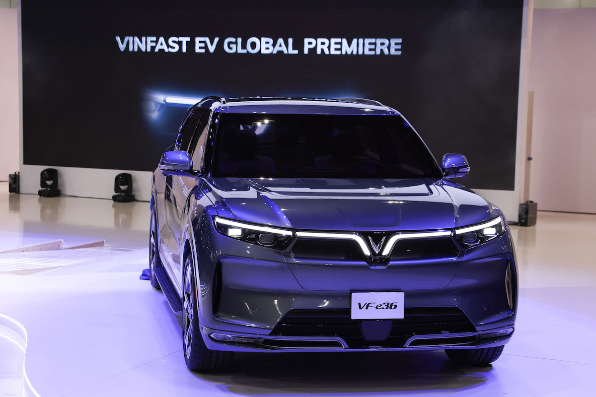 Cận cảnh VinFast Fe e36:  Mẫu SUV chạy điện đầy cơ bắp và khỏe khoắn.