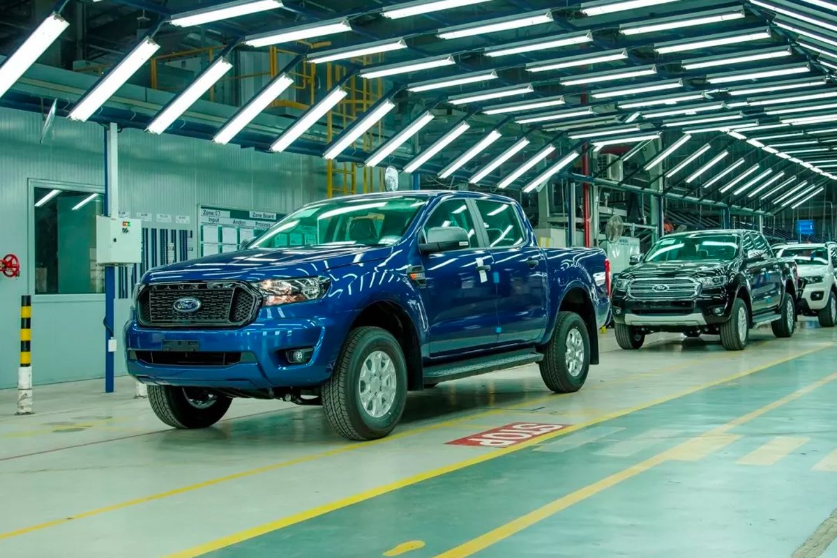 Phân khúc xe bán tải tháng 10/2021: Ford Ranger vẫn rực rỡ trên đỉnh.