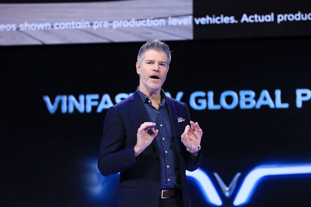 ông David Lyon - Giám đốc thiết kế VinFast chia sẻ trong buổi ra mắt bộ đôi xe điện tại LA Auto Show.