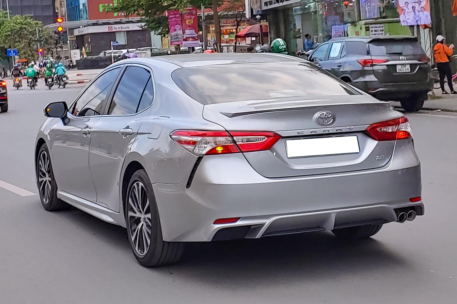 Toyota Camry thế hệ thứ 8 có kích thước 4.885 x 1.840 x 1.445 mm. 1