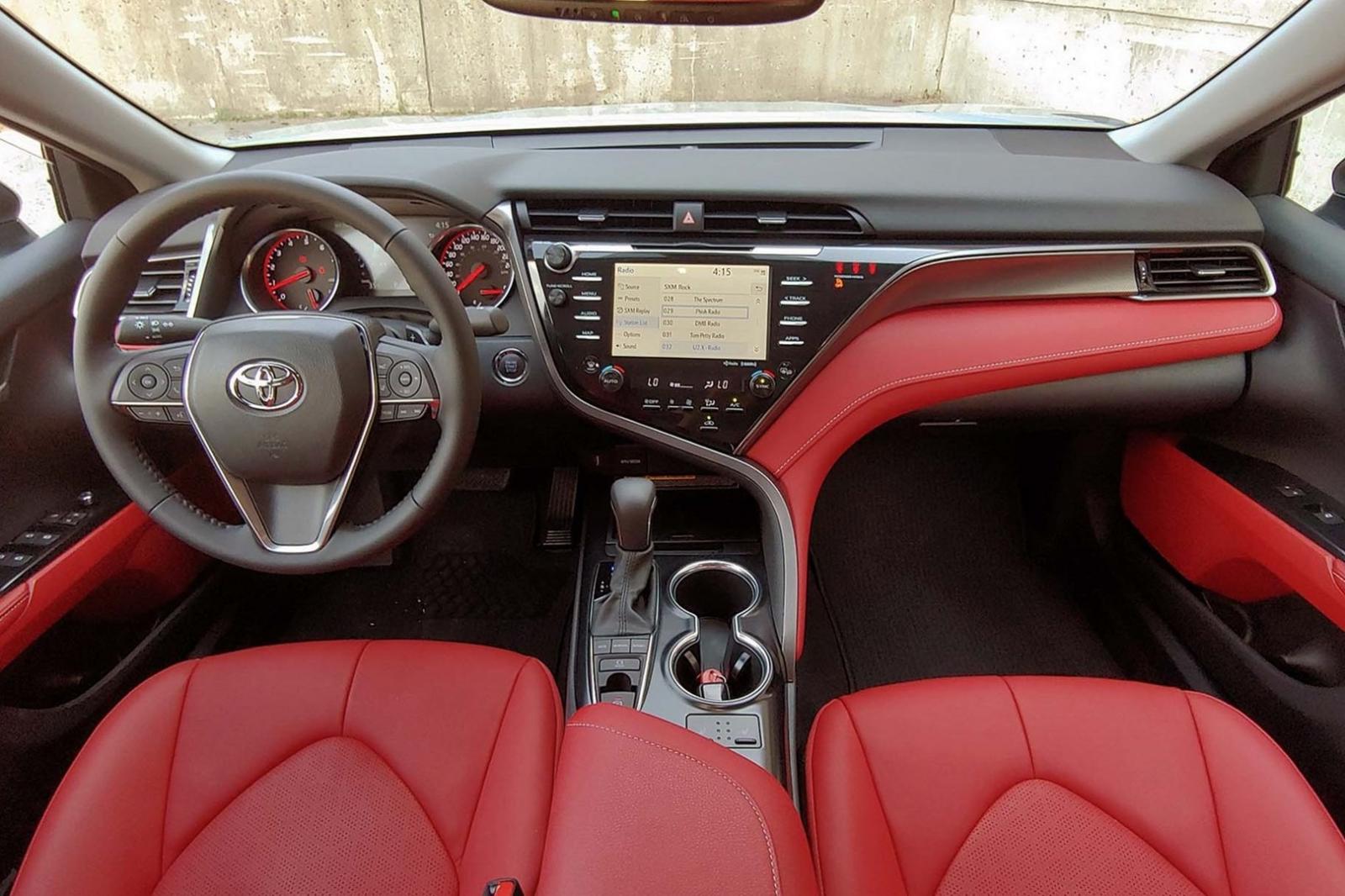 Toyota Camry SE tại Mỹ sử dụng động cơ 2.5L 4 xi-lanh, cho công suất tối đa 202 mã lực 1