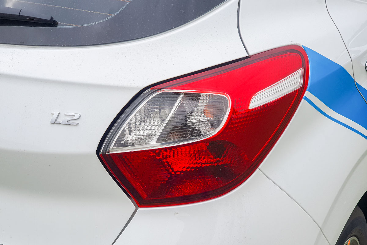 Đánh giá xe Hyundai Grand i10 2021: cụm đèn hậu biến thể Hatchback.