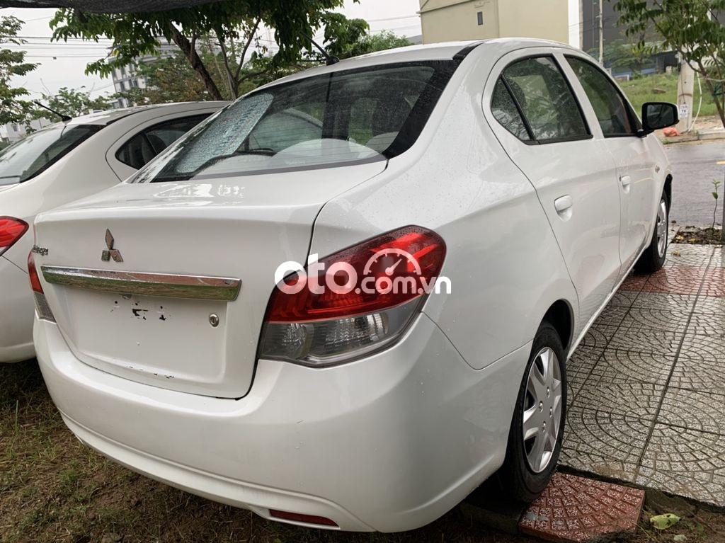 Bán Mitsubishi Attrage năm 2015, màu trắng, xe nhập số sàn