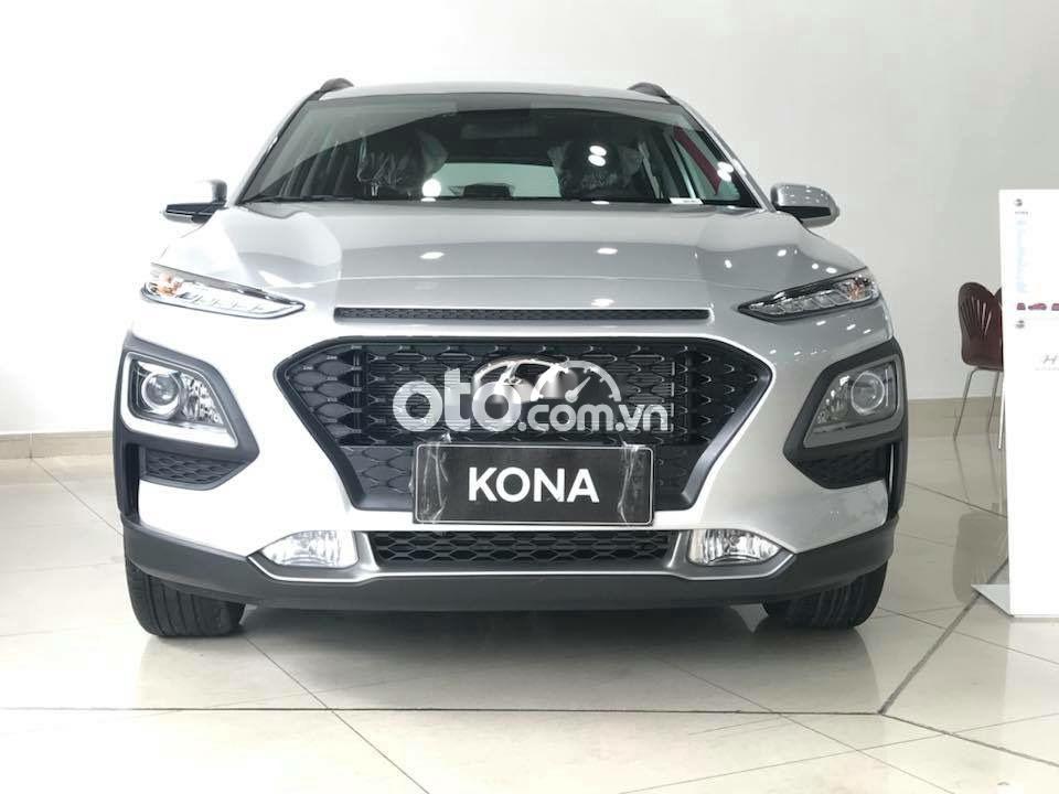 Bán xe Hyundai Kona 2.0 AT năm 2021, màu bạc