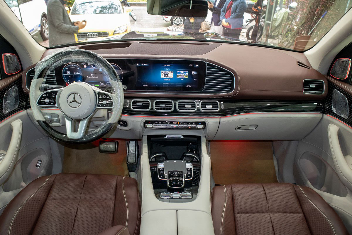 Ảnh Khoang lái xe Mercedes-Maybach GLS 600 2021 