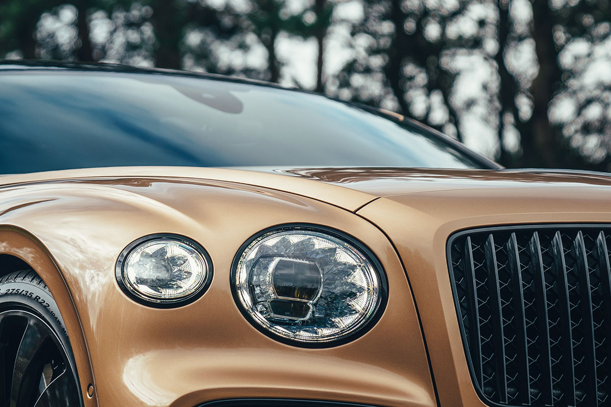 Thiết kế đèn pha của Bentley Flying Spur.