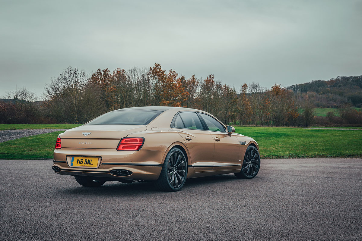 Giá xe Bentley Flying Spur mới nhất tại Việt Nam.