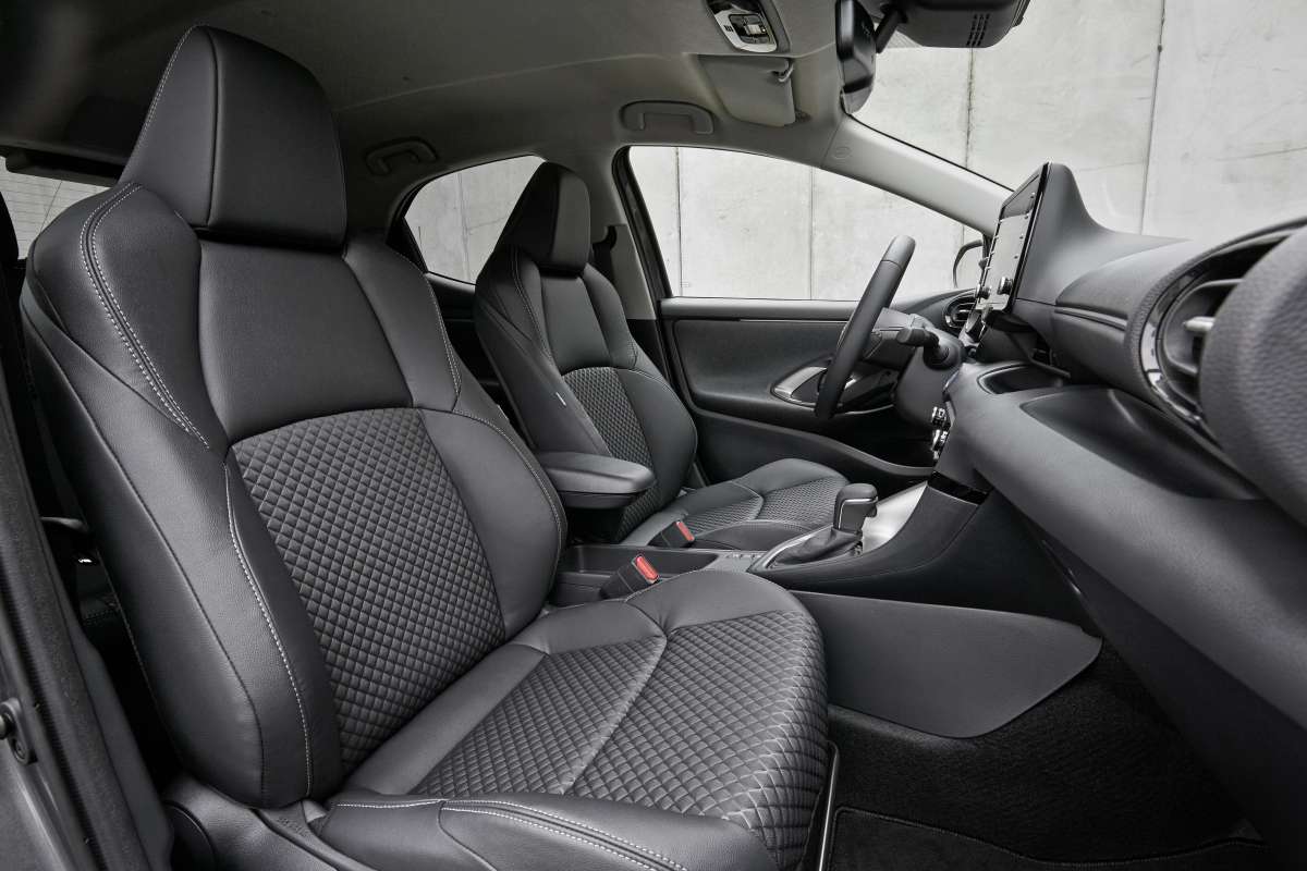 hàng ghế của Mazda 2 2022.
