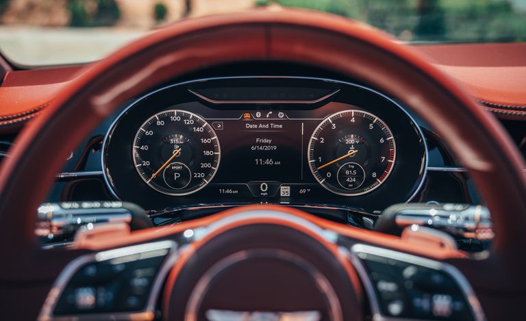 đồng hồ hiển thị thông tin xe Bentley Continental 2021-2022