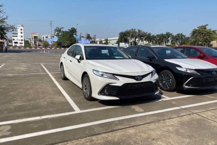 Lô xe Toyota Camry 2022 đầu tiên cập bến thị trường Việt với nhiều điểm nhấn mới 1