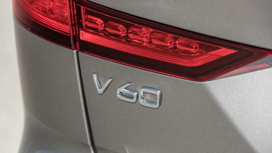 huy hiệu xe Volvo V60 2021-2022.