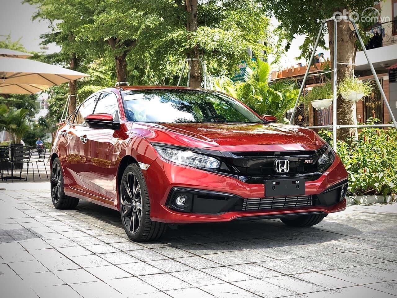 Honda Civic RS giảm 100% thuế trước bạ + ưu đãi từ đại lý
