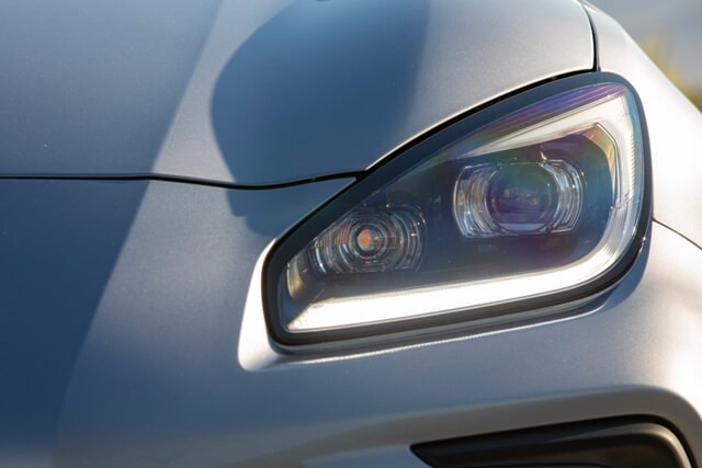 đèn pha Subaru BRZ 2022.