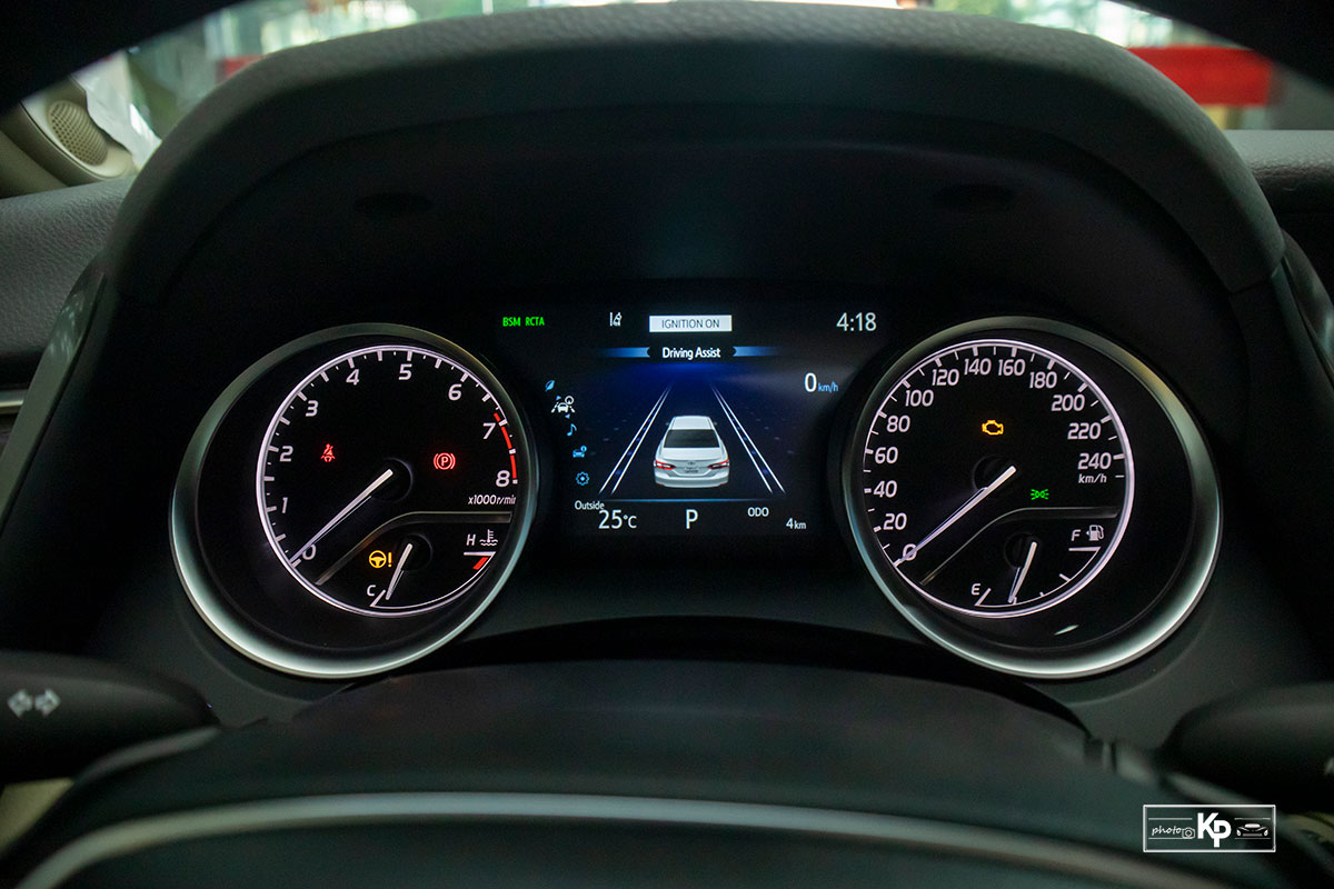 Chi tiết Toyota Camry 2.0Q 2022 vừa về đại lý, phiên bản mới nhiều tiên nghi đáng giá a18