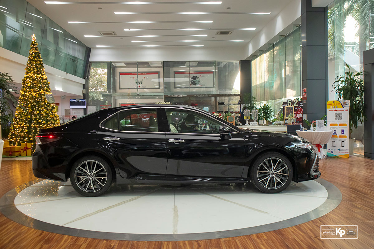 Chi tiết Toyota Camry 2.0Q 2022 vừa về đại lý, phiên bản mới nhiều tiên nghi đáng giá a9