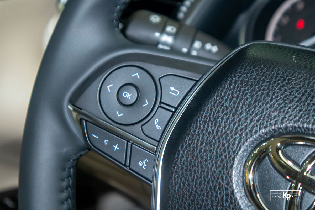 Chi tiết Toyota Camry 2.0Q 2022 vừa về đại lý, phiên bản mới nhiều tiên nghi đáng giá a16