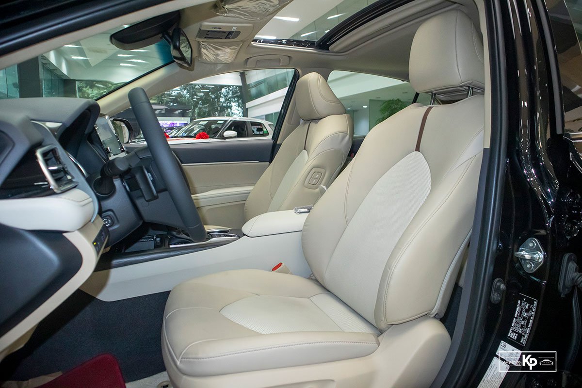 Nội thất Toyota Camry 2022 sở hữu một số nâng cấp..