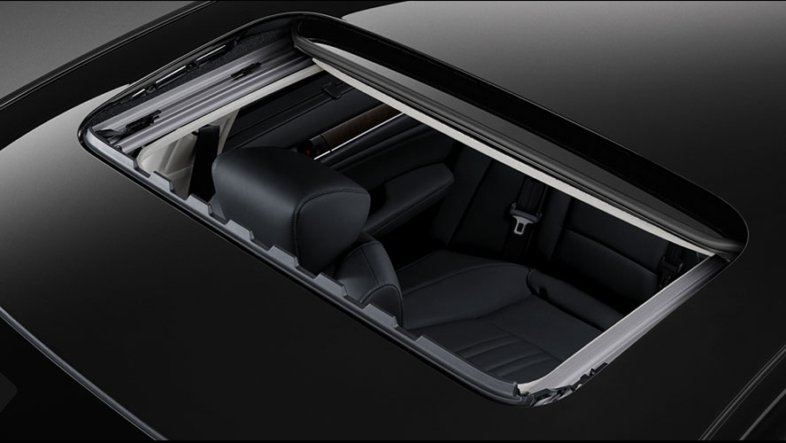 Cửa sổ trời giúp không gian bên trong Honda Accord 2022 càng thêm thoáng đãng, rộng rãi .