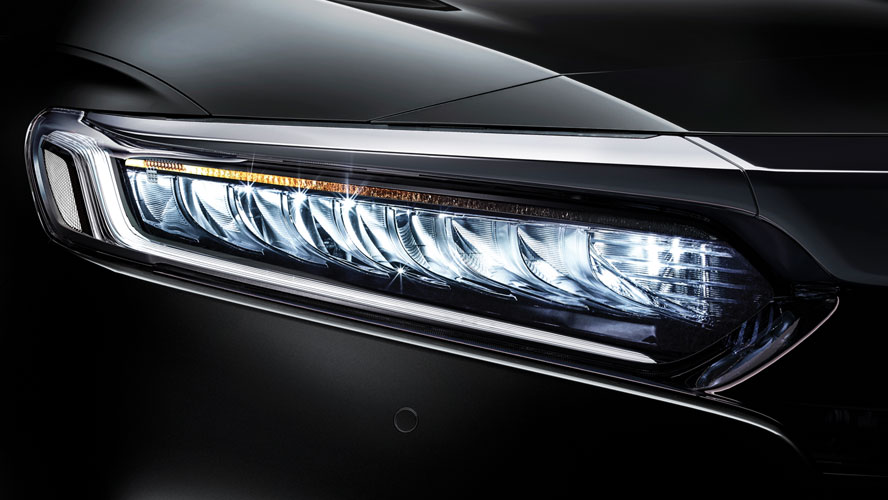 Cụm đèn trước full LED trở thành điểm nhấn hiện đại, sang trọng cho Honda Accord 2022.