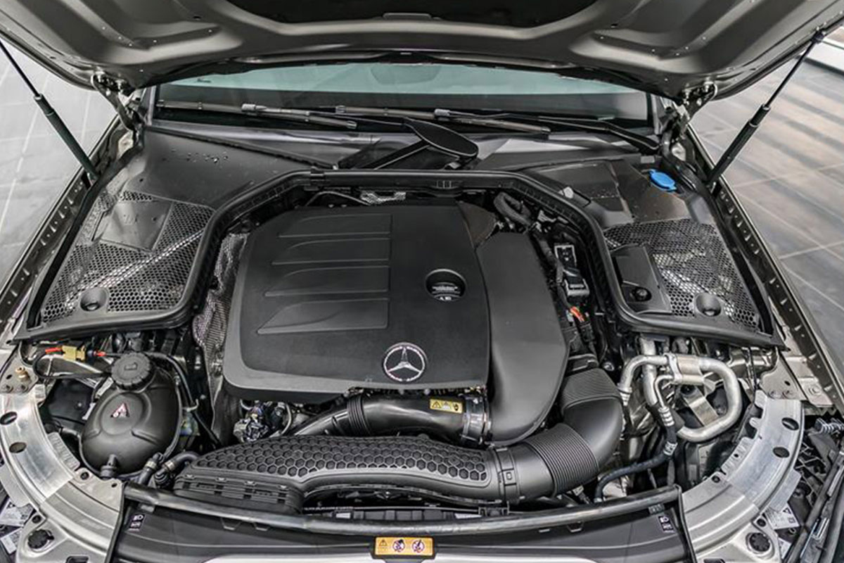 Tổng quan xe Mercedes-Benz C300 2020.
