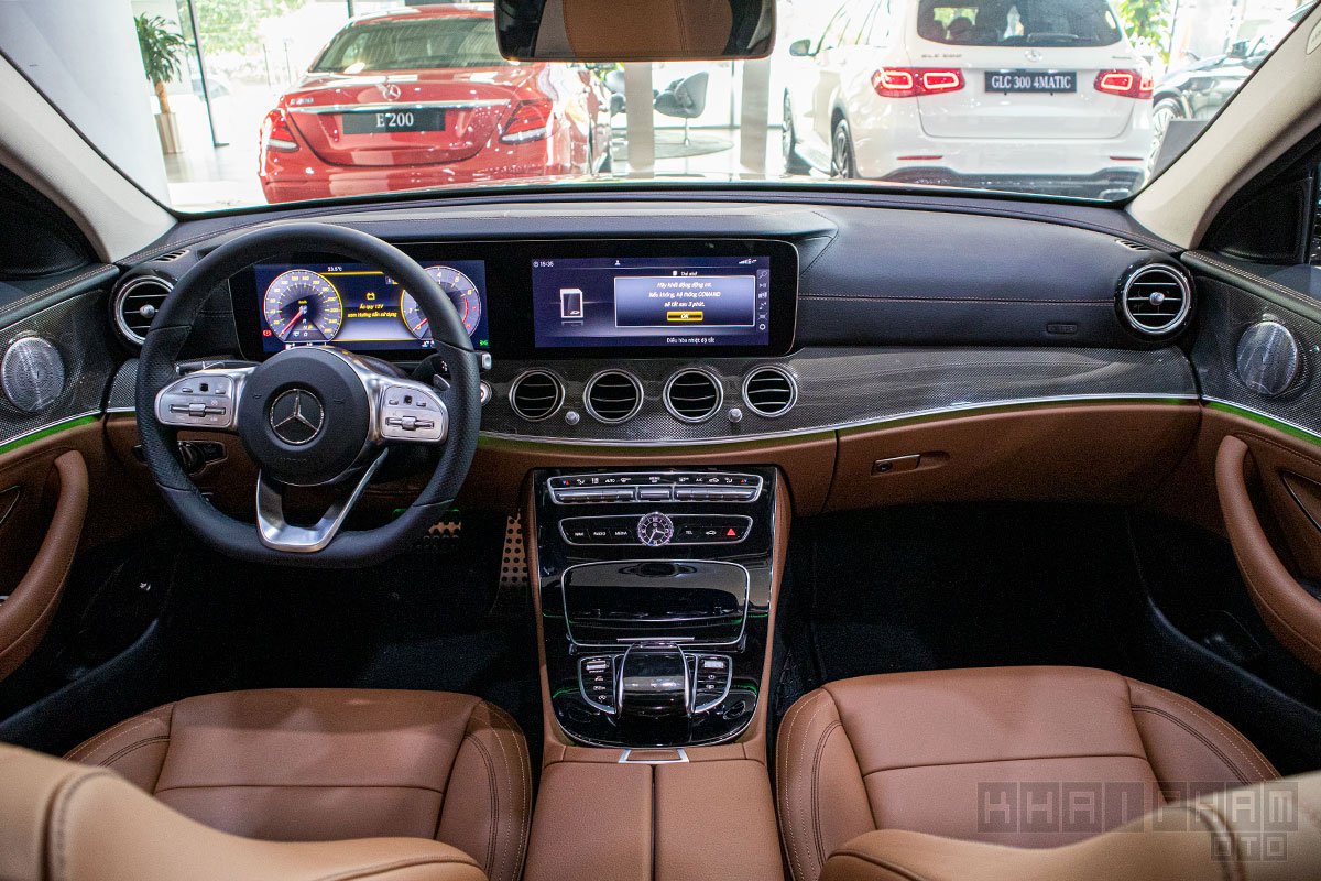 Tổng quan xe Mercedes-Benz E300 2020.