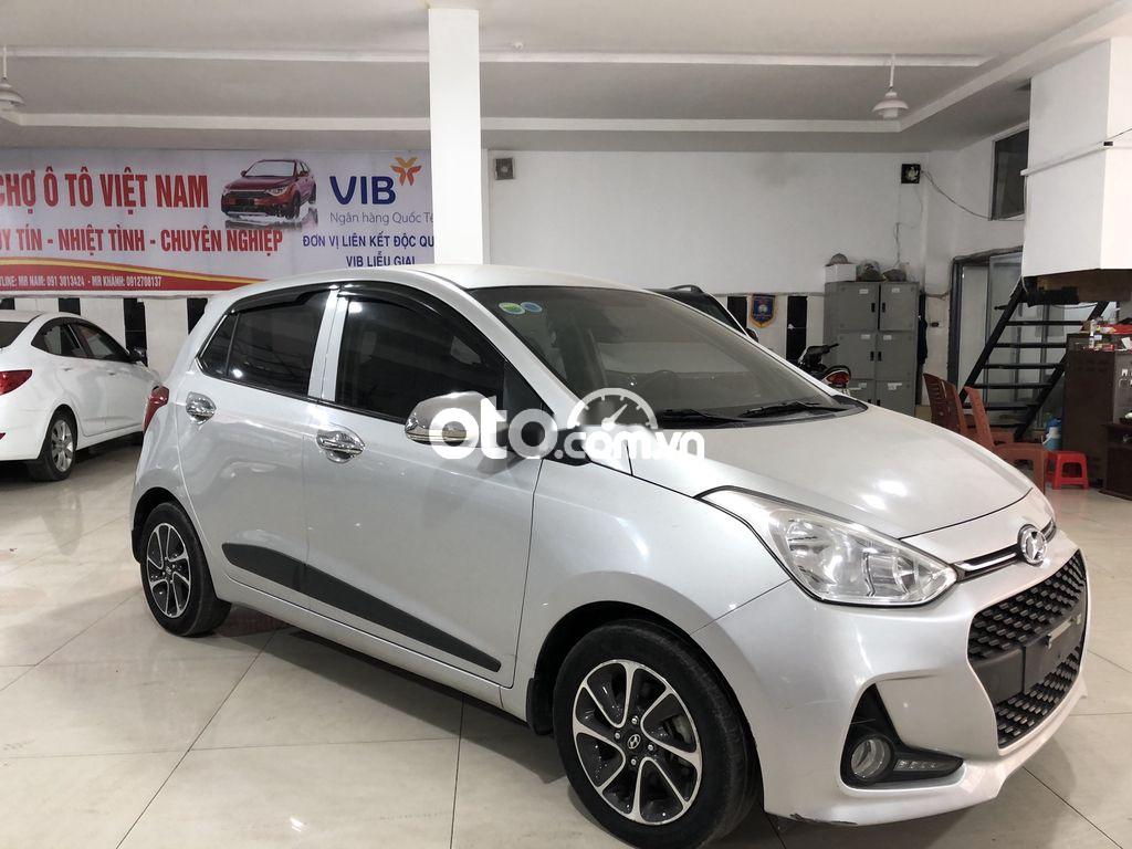 Cần bán xe Hyundai Grand i10 1.2 MT sản xuất năm 2019, màu bạc, 320tr