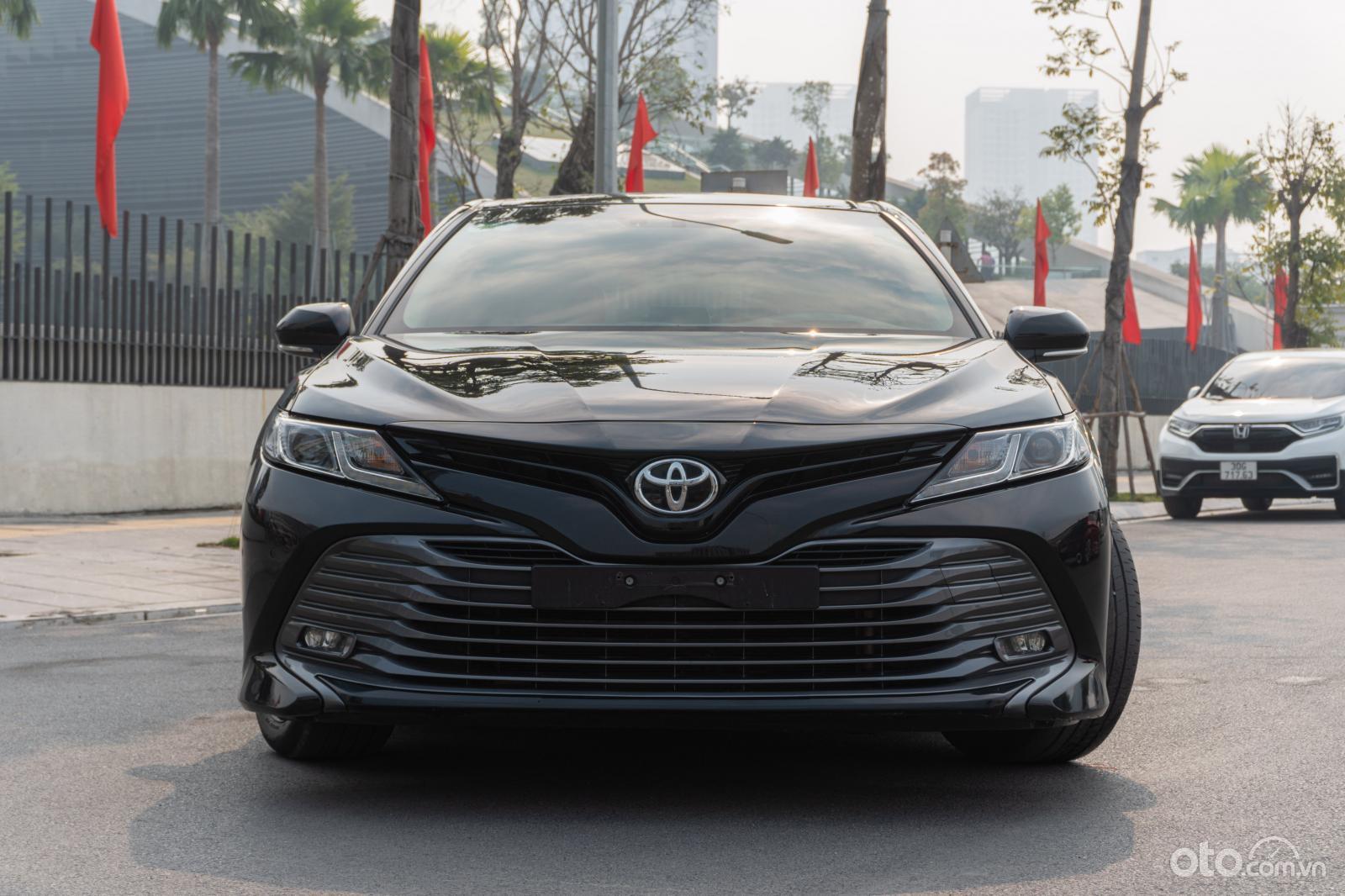 Cần bán Toyota Camry 2.0G năm 2020 giá cạnh tranh
