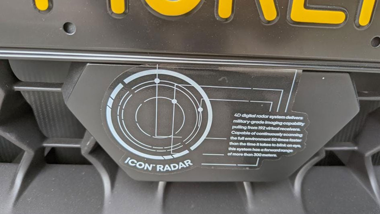 Fisker Ocean sẽ là chiếc xe đầu tiên có cảm biến radar hình ảnh kỹ thuật số Magna / Uhnder, với cảm biến tầm xa ở phía trước và tầm trung ở các góc.