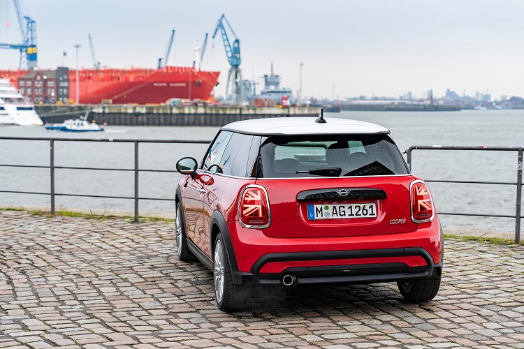 đuôi xe MINI Cooper 3 cửa.
