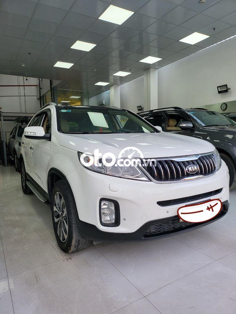 Cần bán xe Kia Sorento 2.4AT năm sản xuất 2017, màu trắng, giá chỉ 658 triệu