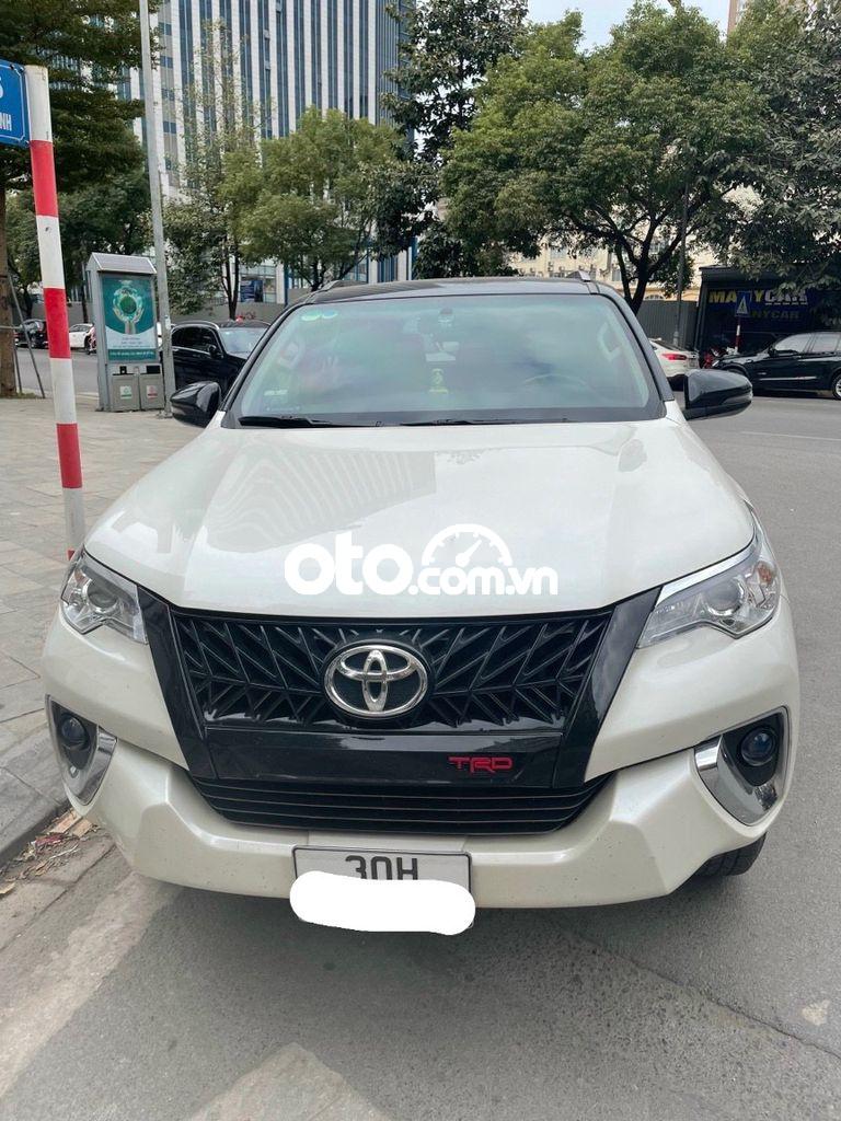 Bán Toyota Fortuner năm 2019, màu trắng, nhập khẩu, 930tr