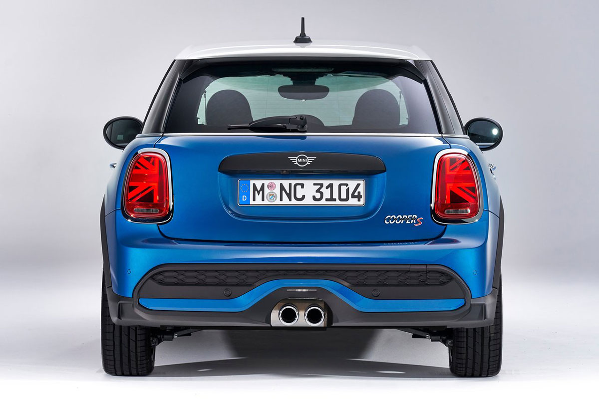 đuôi xe MINI Cooper 5 cửa.